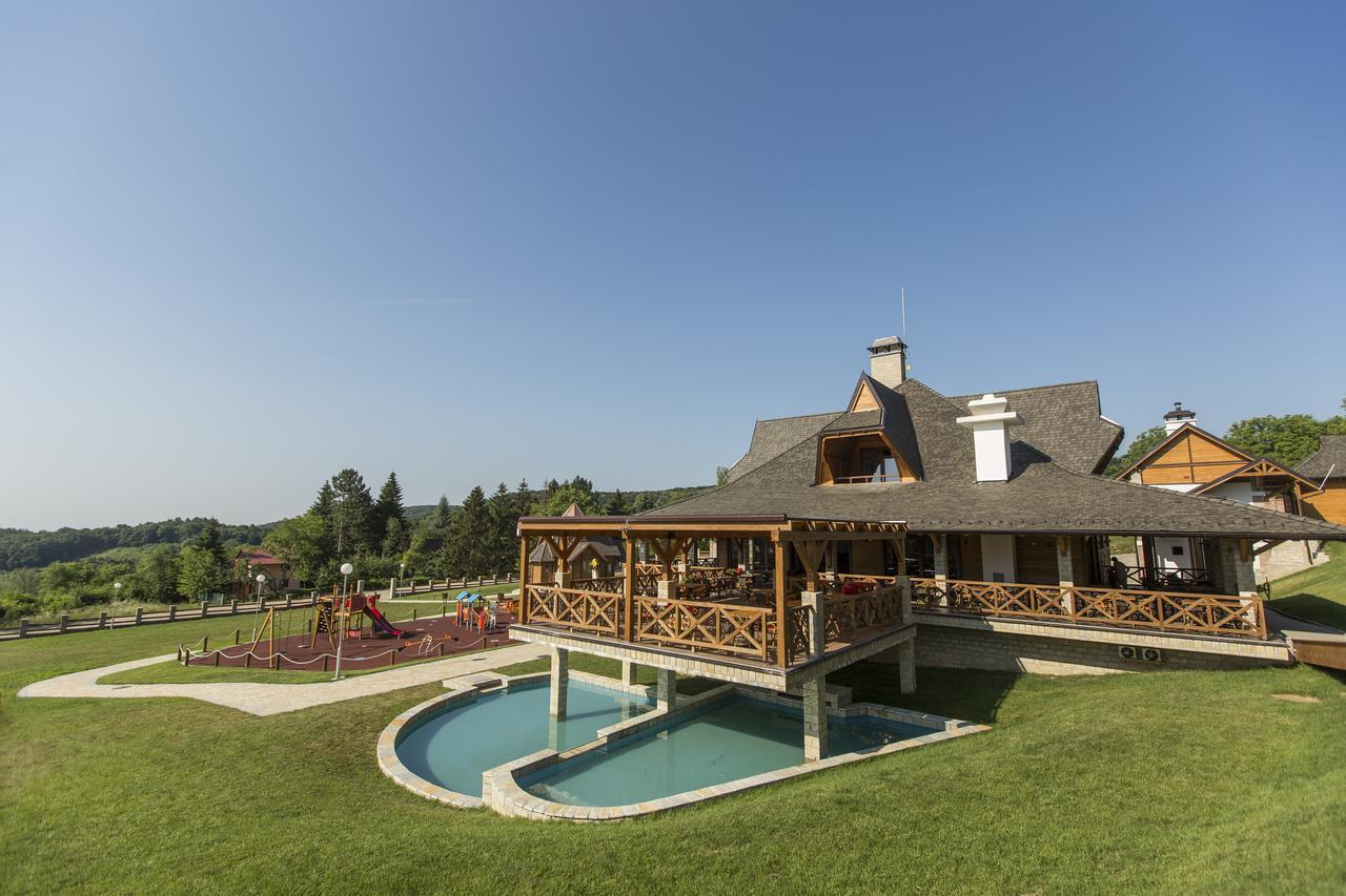 Etno Naselje Vrdnicka Kula Bed & Breakfast Vrdnik Dış mekan fotoğraf