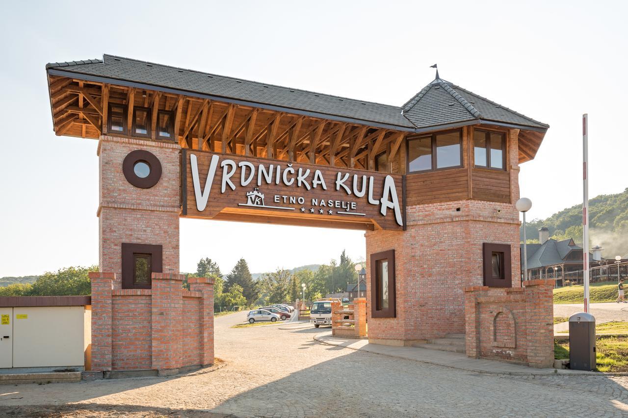 Etno Naselje Vrdnicka Kula Bed & Breakfast Vrdnik Dış mekan fotoğraf