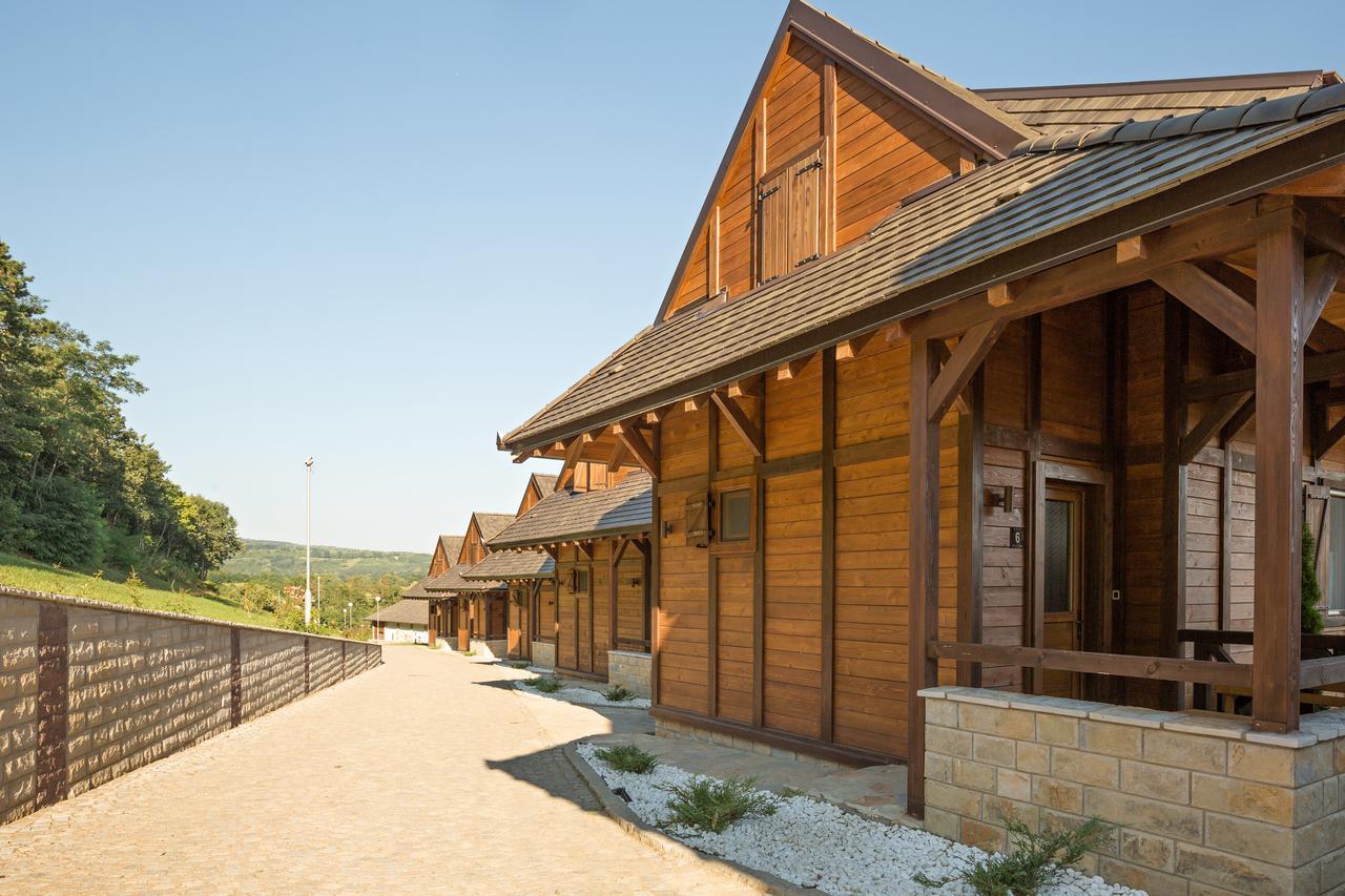 Etno Naselje Vrdnicka Kula Bed & Breakfast Vrdnik Dış mekan fotoğraf