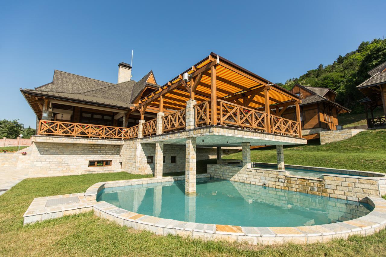 Etno Naselje Vrdnicka Kula Bed & Breakfast Vrdnik Dış mekan fotoğraf