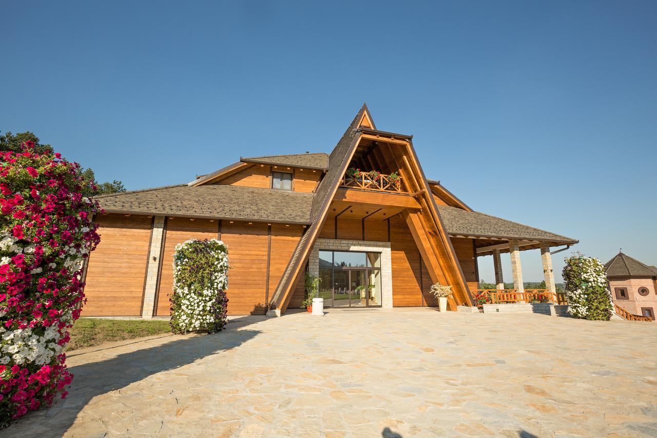 Etno Naselje Vrdnicka Kula Bed & Breakfast Vrdnik Dış mekan fotoğraf