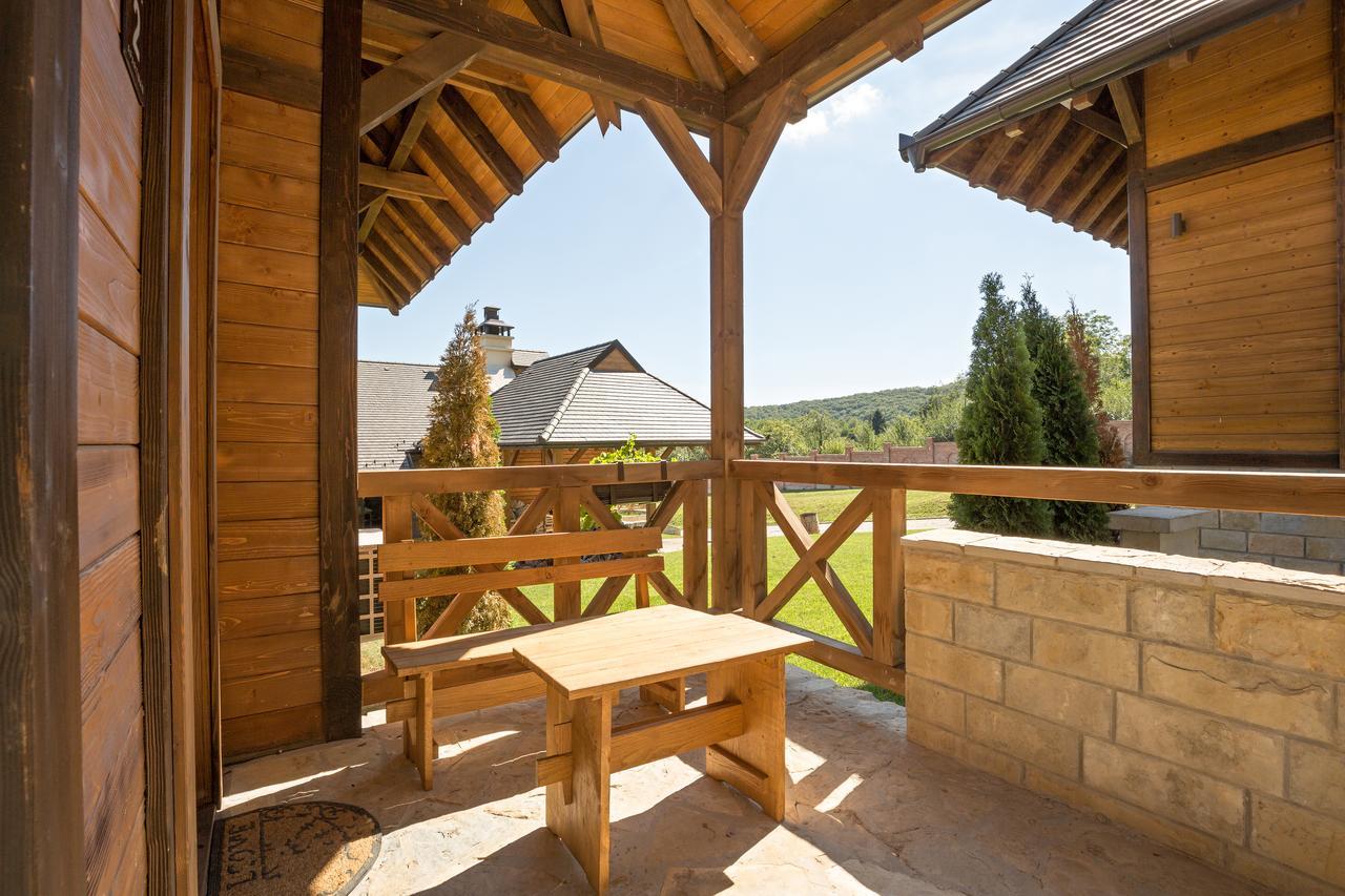 Etno Naselje Vrdnicka Kula Bed & Breakfast Vrdnik Dış mekan fotoğraf