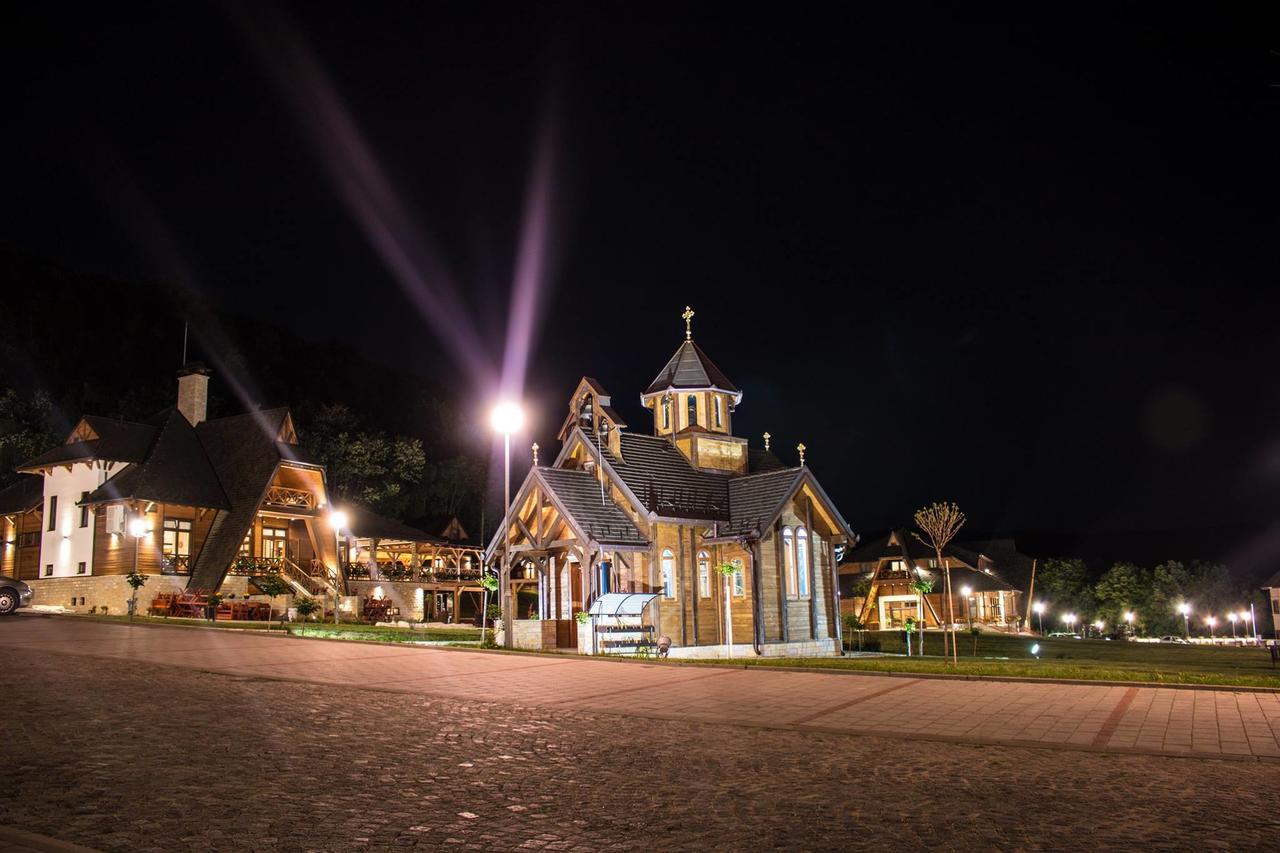 Etno Naselje Vrdnicka Kula Bed & Breakfast Vrdnik Dış mekan fotoğraf