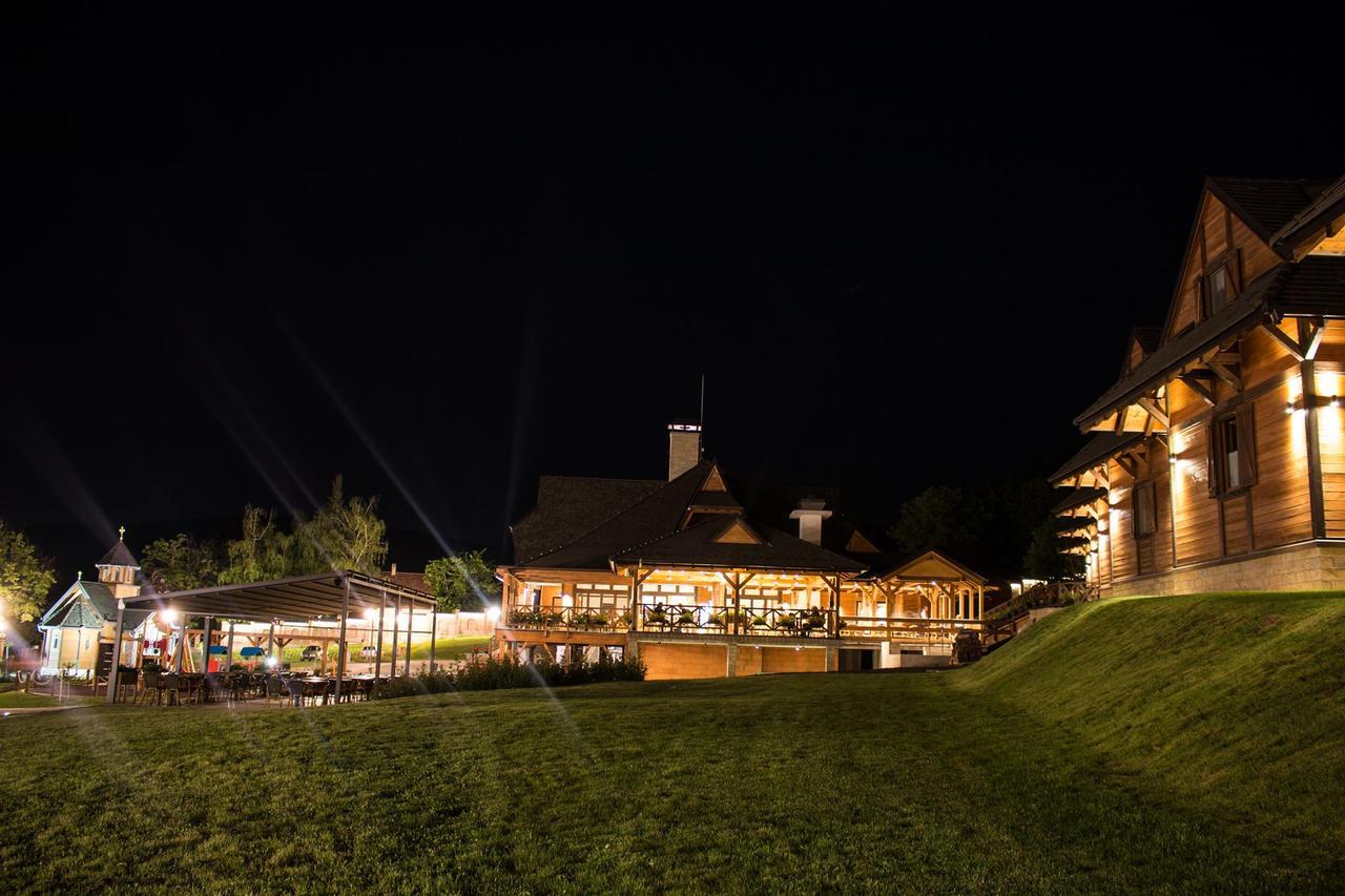 Etno Naselje Vrdnicka Kula Bed & Breakfast Vrdnik Dış mekan fotoğraf