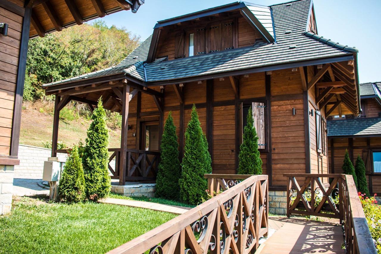Etno Naselje Vrdnicka Kula Bed & Breakfast Vrdnik Dış mekan fotoğraf