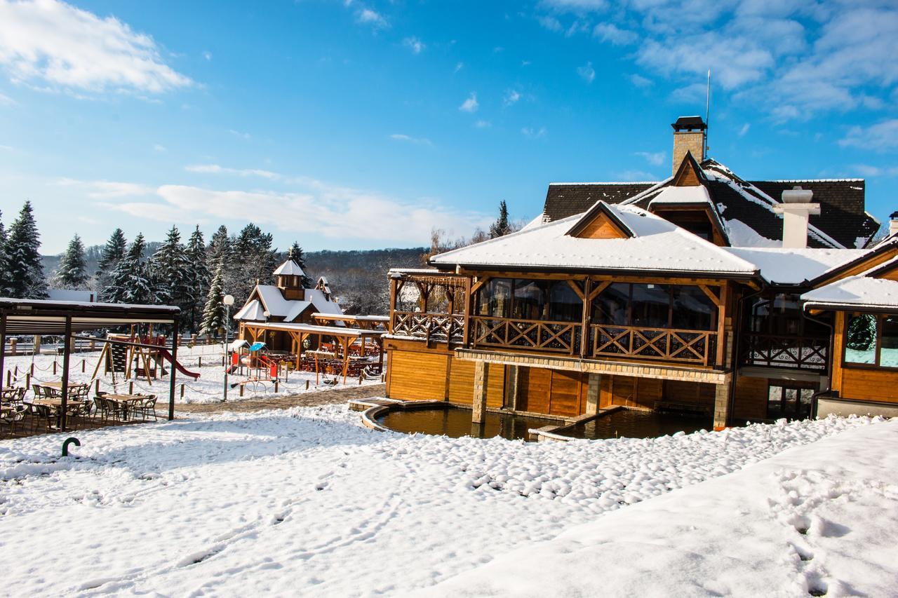 Etno Naselje Vrdnicka Kula Bed & Breakfast Vrdnik Dış mekan fotoğraf