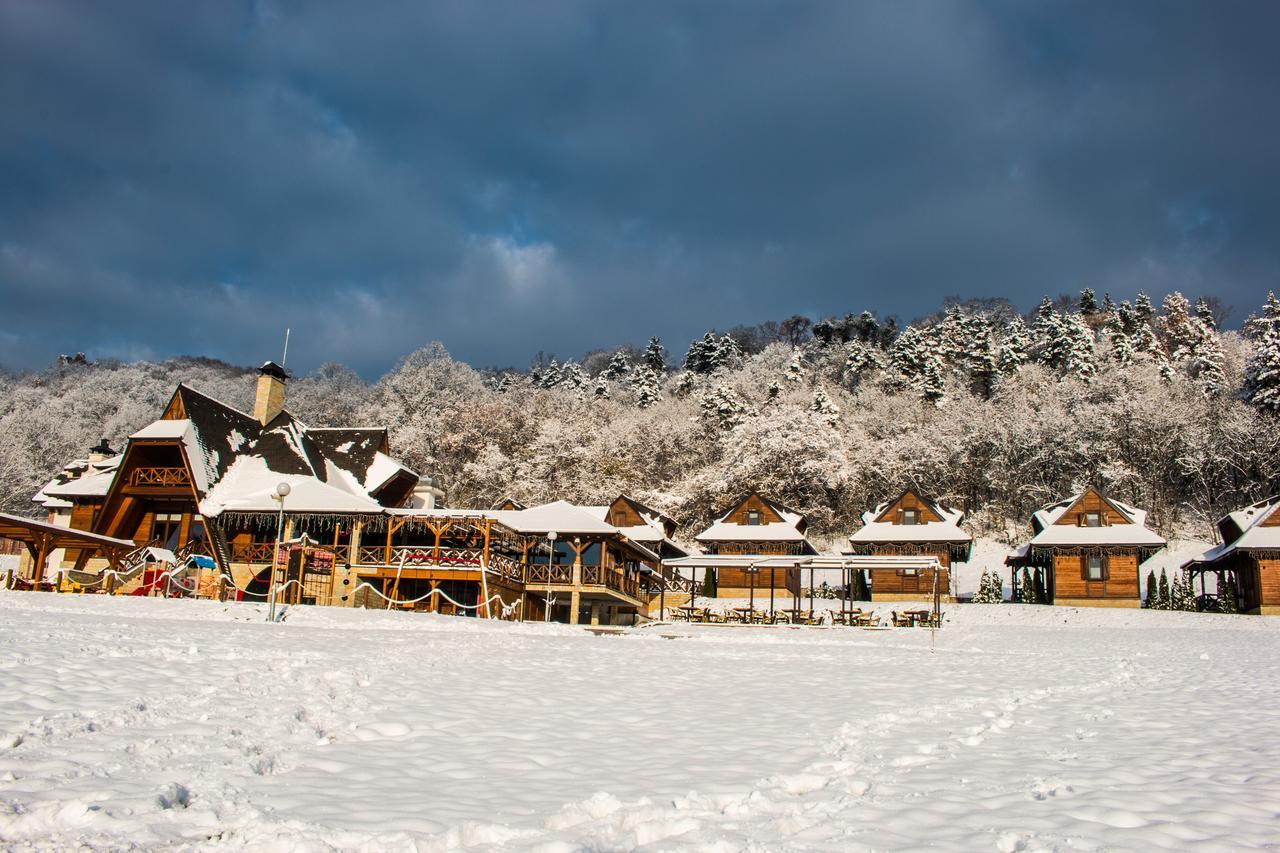 Etno Naselje Vrdnicka Kula Bed & Breakfast Vrdnik Dış mekan fotoğraf
